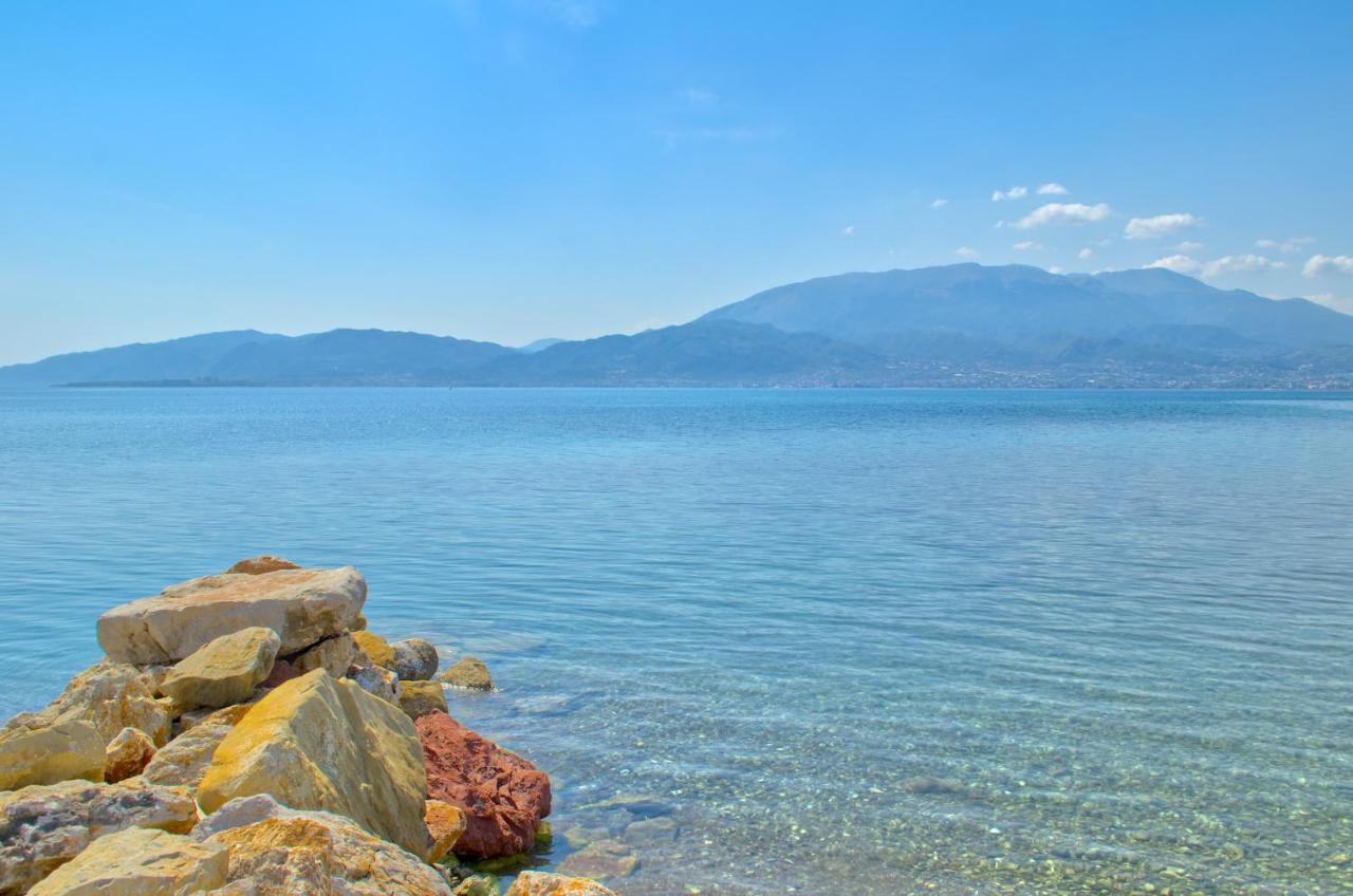 Epipleon Luxury Suites -106- Δωμάτιο 40Τμ Με Βεράντα 45Τμ Μπροστά Στην Θάλασσα Nafpaktos Buitenkant foto