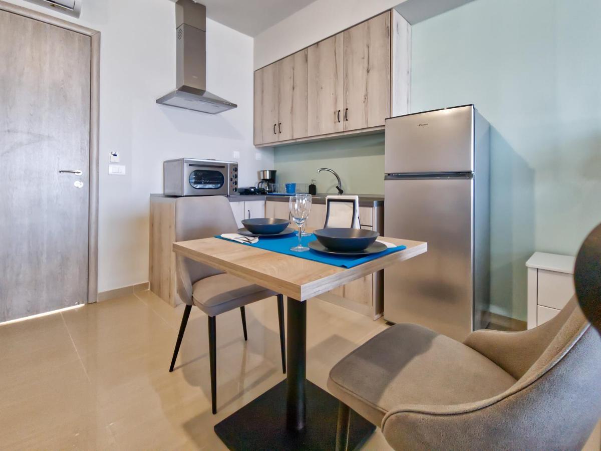 Epipleon Luxury Suites -106- Δωμάτιο 40Τμ Με Βεράντα 45Τμ Μπροστά Στην Θάλασσα Nafpaktos Buitenkant foto