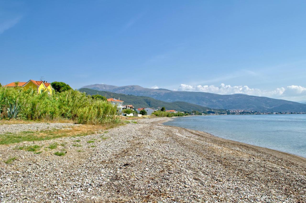 Epipleon Luxury Suites -106- Δωμάτιο 40Τμ Με Βεράντα 45Τμ Μπροστά Στην Θάλασσα Nafpaktos Buitenkant foto
